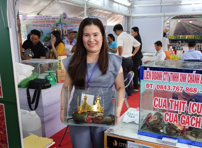 “Miss cua 2022” nặng 1,4kg đã vượt qua những tiêu chí khắt khe nào để đăng quang cuộc thi Sumo Crab tại Cà Mau? - Ảnh 3.