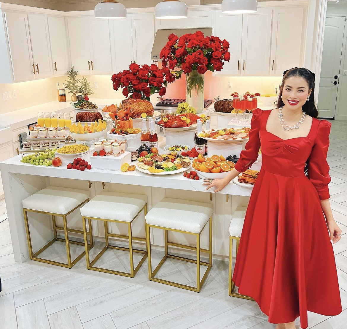 Hoa hậu Phạm Hương khoe ảnh hạnh phúc bên chồng và 2 con ở Mỹ - Ảnh 2.
