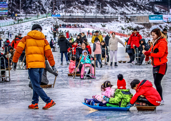 Hàn Quốc đâu chỉ có mỗi làng cổ hay tháp Namsal, Tết này nhất định đi câu cá trên băng, ăn uống trong chợ truyền thống! - Ảnh 4.