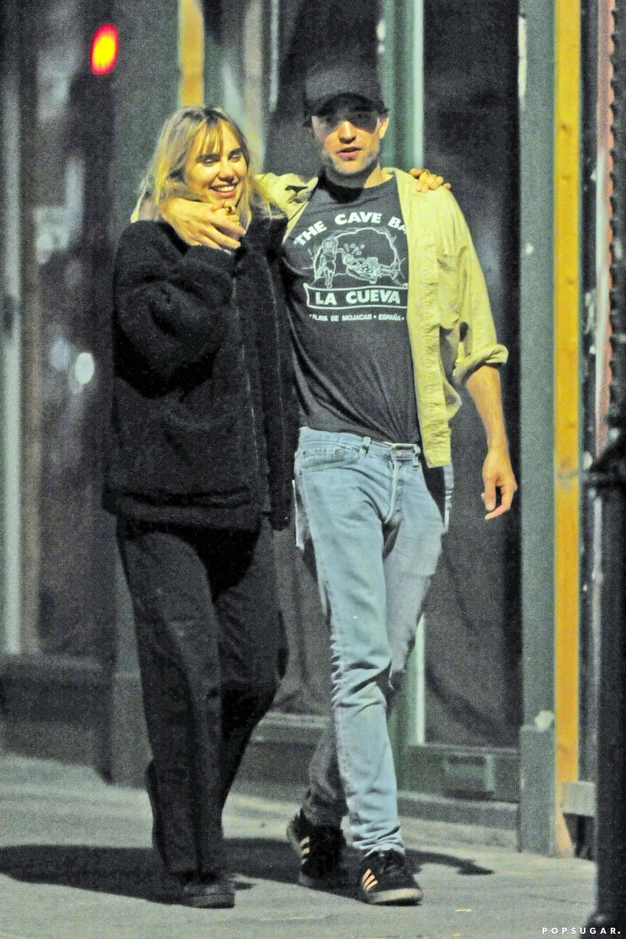 Ma cà rồng Robert Pattinson và bạn gái người mẫu lần đầu công khai lộ diện sau 4 năm yêu, visual cả đôi gây xôn xao - Ảnh 7.