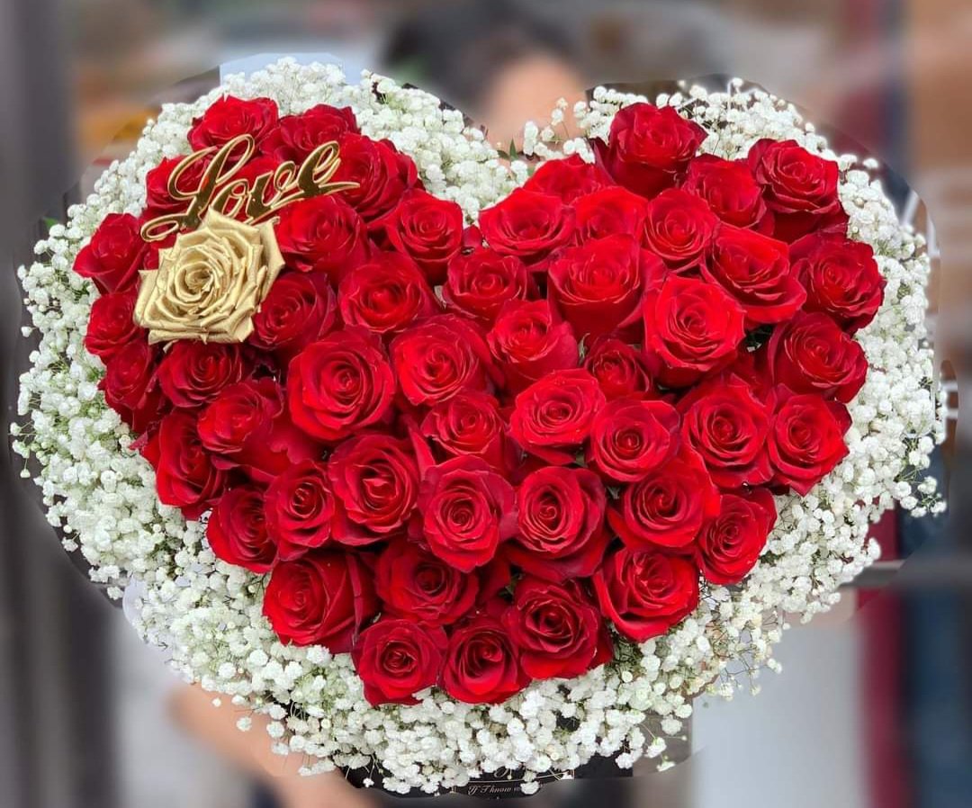 Vì sao ngày Valentine 142 thường tặng hoa hồng và socola