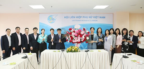 Ngân hàng Chính sách xã hội chúc mừng Chủ tịch Hội LHPN Việt Nam  - Ảnh 1.