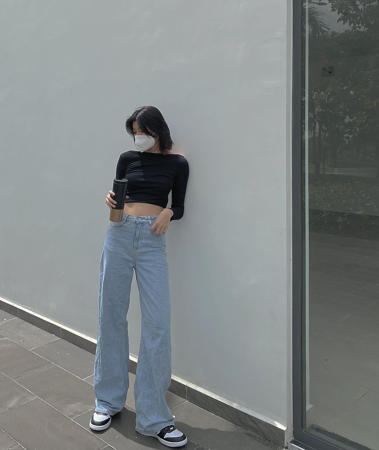 Sao Việt diện quần jeans ống rộng đơn giản theo 13 cách sành điệu xuất sắc - Ảnh 6.