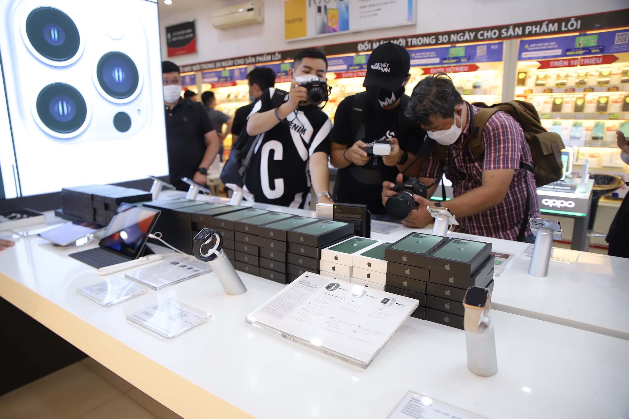 iPhone 13 Pro Max màu Xanh lá đã lên kệ tại FPT Shop, nhiều ưu đãi hấp dẫn - Ảnh 3. iPhone 13 Pro Max màu Xanh lá đã lên kệ tại FPT Shop, nhiều ưu đãi hấp dẫn - Ảnh 3.