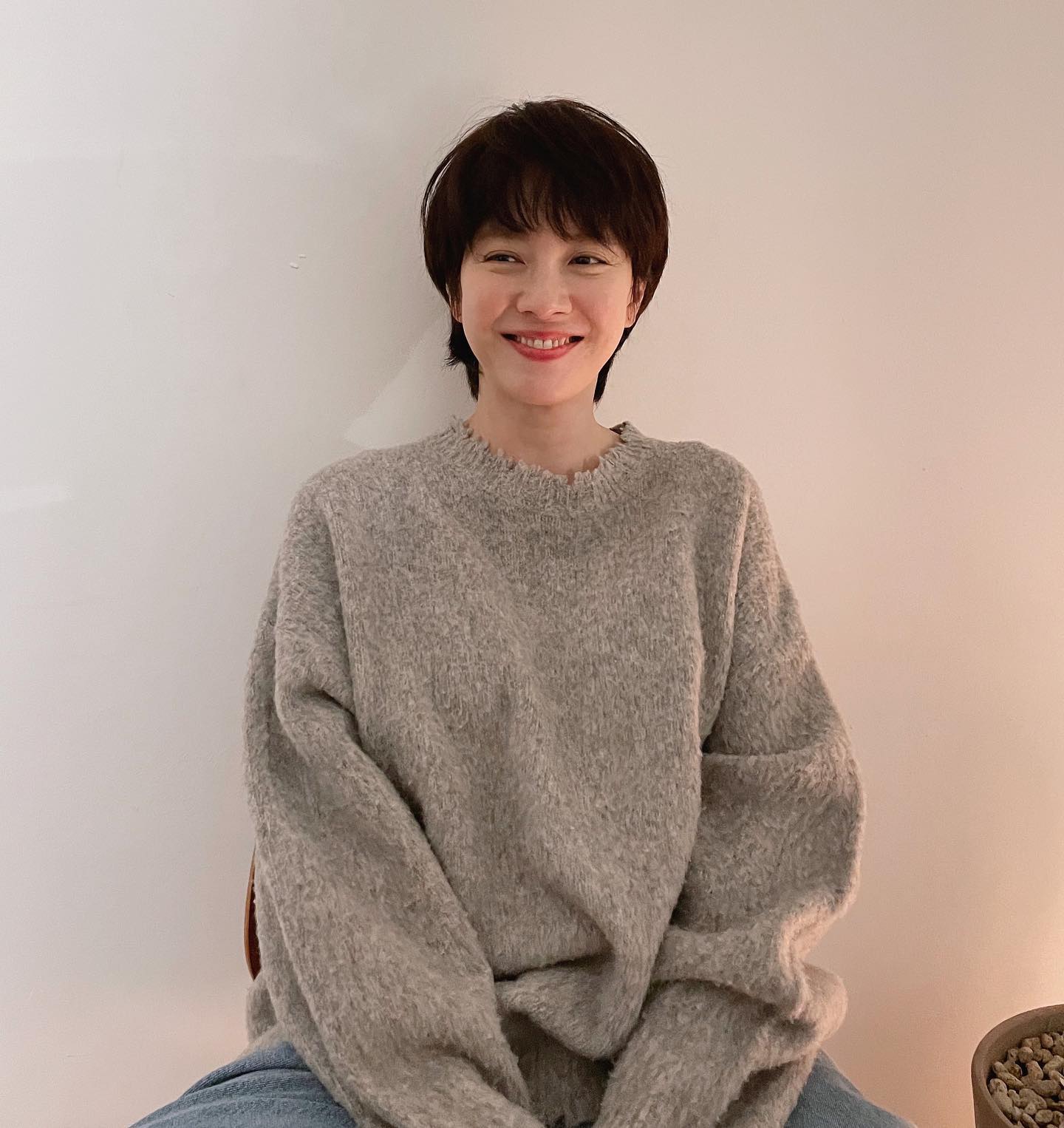 Nhờ cắt tóc ngắn, Song Ji Hyo áp dụng phong cách gen Z cực hợp - Ảnh 5.