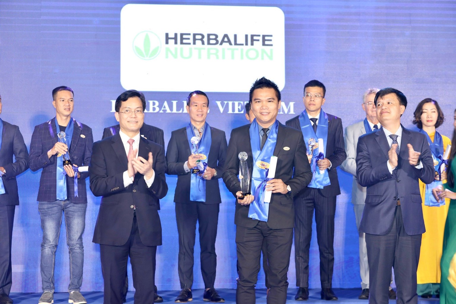 Herbalife Nutrition tiếp tục được trao danh hiệu “Thương hiệu thực phẩm bổ sung dinh dưỡng hàng đầu” - Ảnh 1.