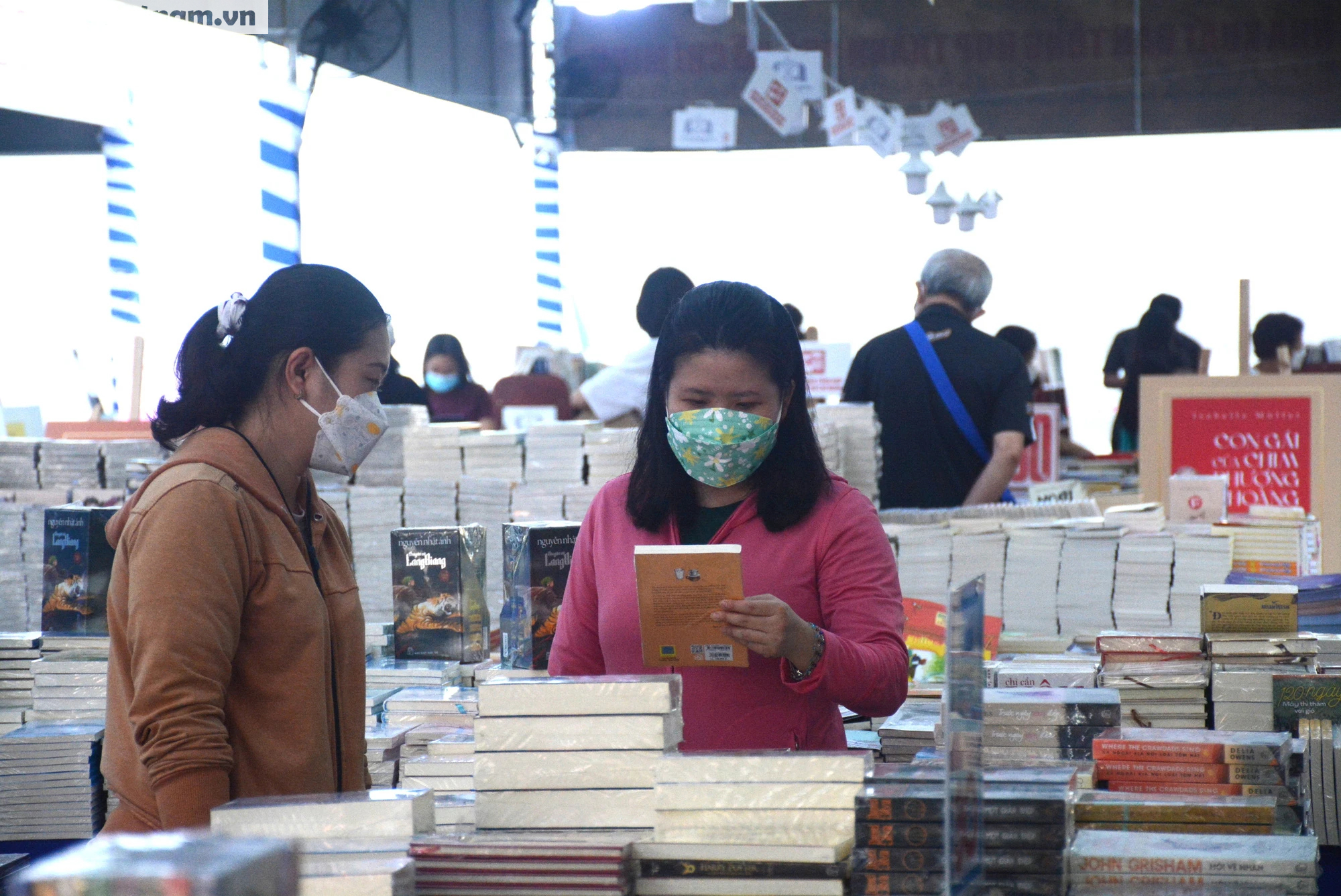TPHCM: Ngày sách và văn hóa đọc thu hút nhiều độc giả - Ảnh 1.