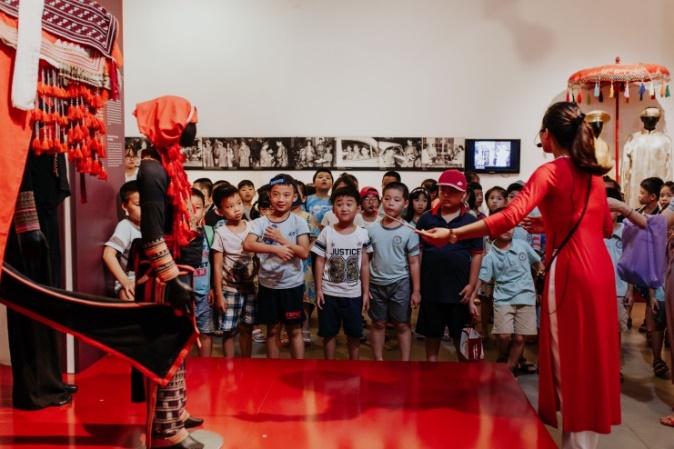 Tìm hiểu kiến thức văn hóa, xã hội và lịch sử qua hệ thống trưng bày của Bảo tàng Phụ nữ Việt Nam