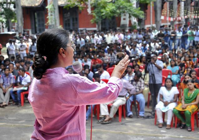Cô Sunitha Krishnan tuyên truyền chống nạn buôn bán người