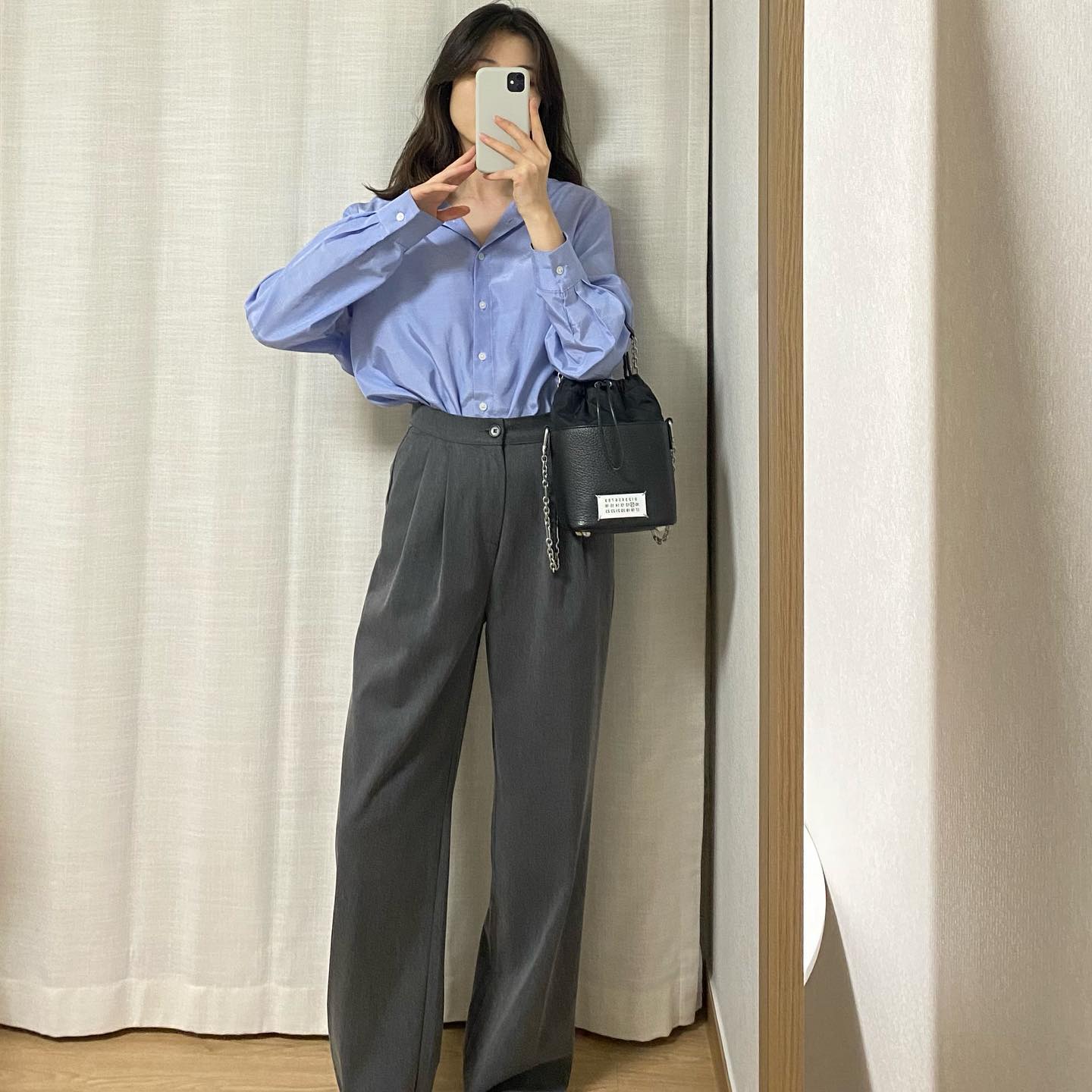 Quý cô Hàn Quốc chuyên diện áo sơ mi   quần âu theo style tối giản, nhưng có thừa độ thanh lịch trẻ trung - Ảnh 2.