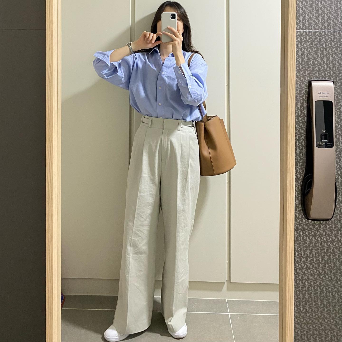 Quý cô Hàn Quốc chuyên diện áo sơ mi   quần âu theo style tối giản, nhưng có thừa độ thanh lịch trẻ trung - Ảnh 5.