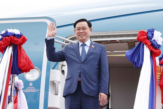 Chủ tịch Quốc hội thăm chính thức nước Cộng hòa Dân chủ Nhân dân Lào - Ảnh 1.