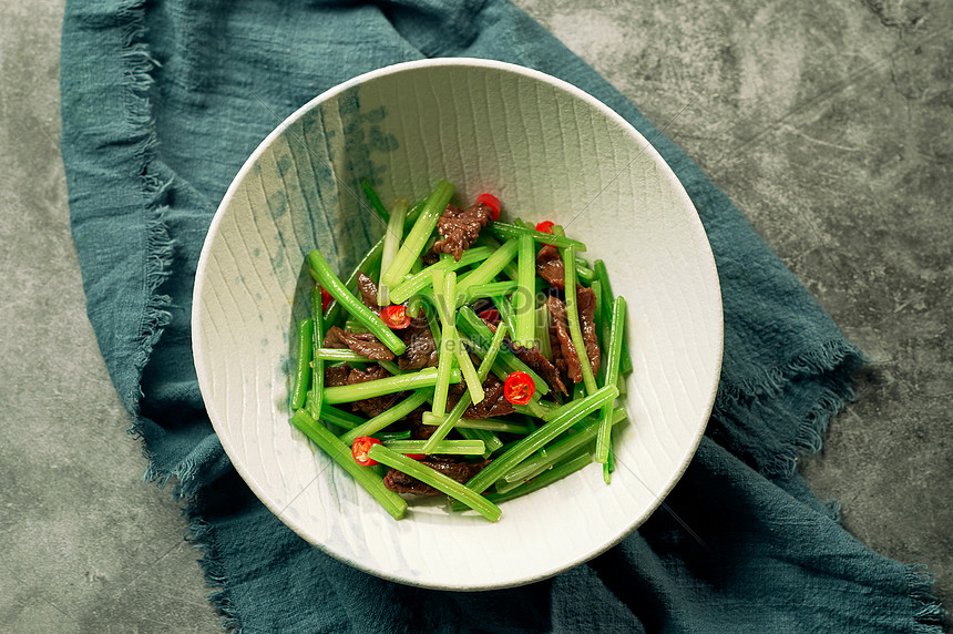 lovepik-stir-fried-yellow-beef-with-celery-picture_501135743.jpeg