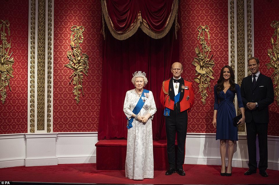 Công nương Kate xinh đẹp rạng ngời trong sự kiện bất chấp thời tiết xấu, nhà Meghan Markle &quot;đoàn tụ&quot; với hoàng gia Anh - Ảnh 7.
