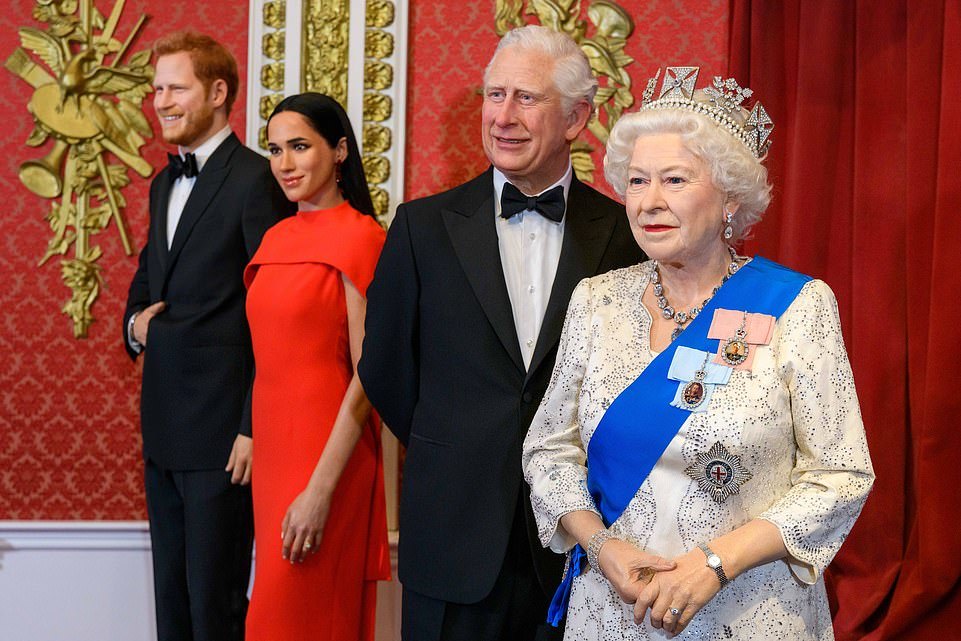 Công nương Kate xinh đẹp rạng ngời trong sự kiện bất chấp thời tiết xấu, nhà Meghan Markle &quot;đoàn tụ&quot; với hoàng gia Anh - Ảnh 9.