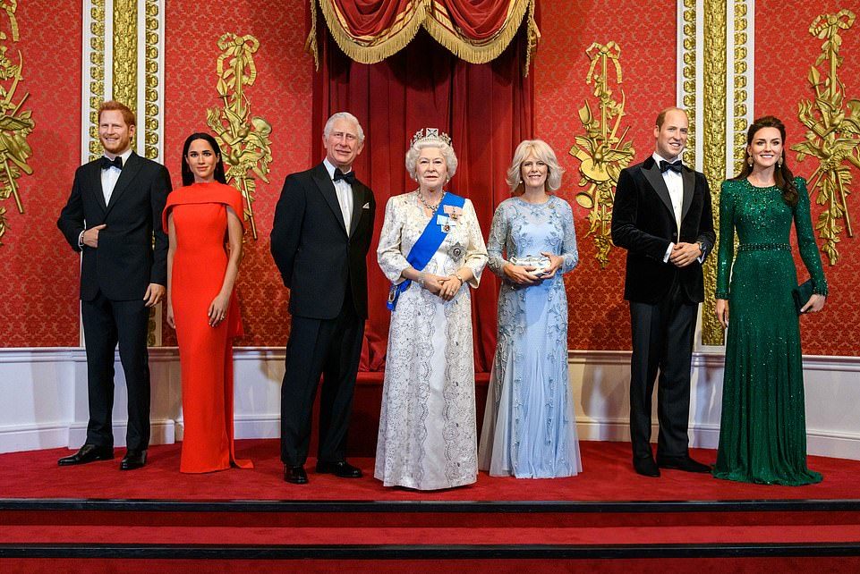 Công nương Kate xinh đẹp rạng ngời trong sự kiện bất chấp thời tiết xấu, nhà Meghan Markle &quot;đoàn tụ&quot; với hoàng gia Anh - Ảnh 8.