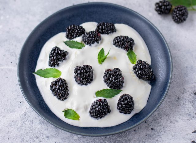 yogurt-blackberries-1654854623103-165485