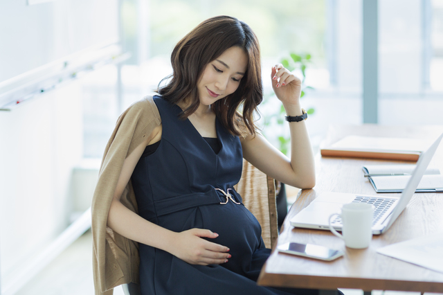 Tại sao mẹ bầu nhất định cần bổ sung axit folic trong quá trình mang thai? - Ảnh 2.