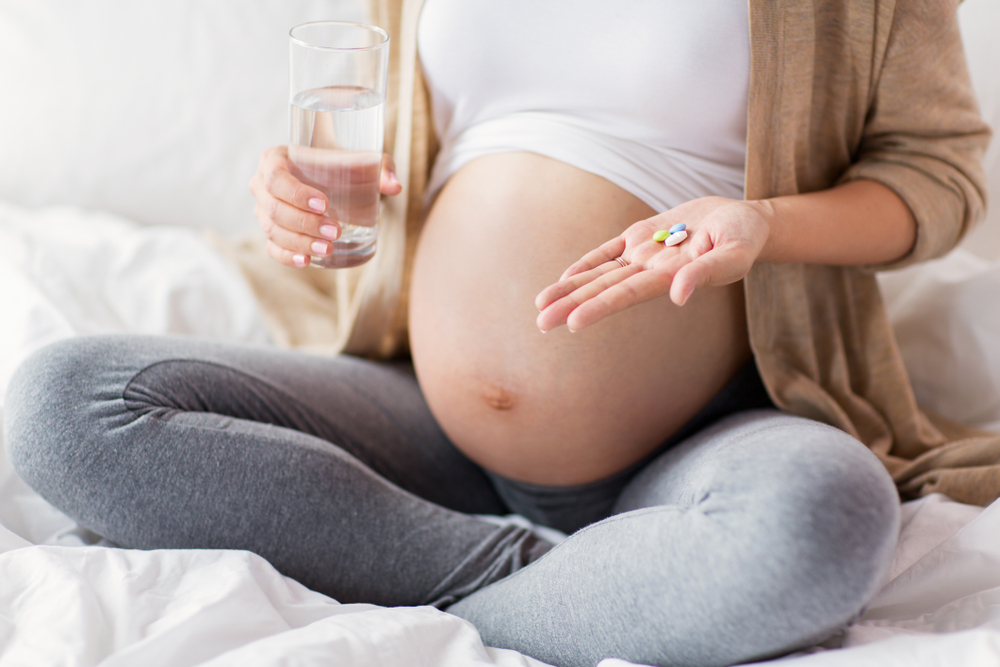 Tại sao mẹ bầu nhất định cần bổ sung axit folic trong quá trình mang thai? - Ảnh 1.