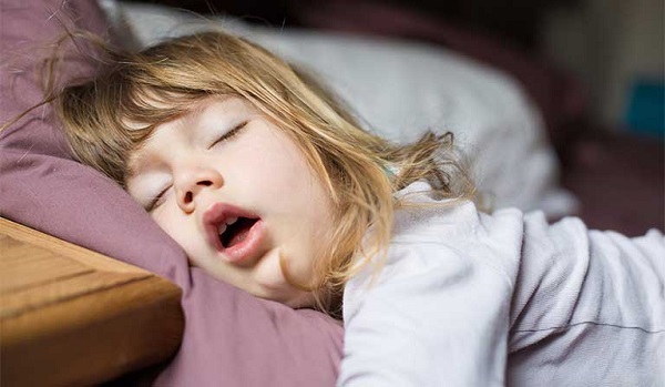 6 kiểu ngủ trẻ rất thích nhưng lại làm con xấu đi và kém thông minh, cha mẹ nên sửa ngay - Ảnh 4.