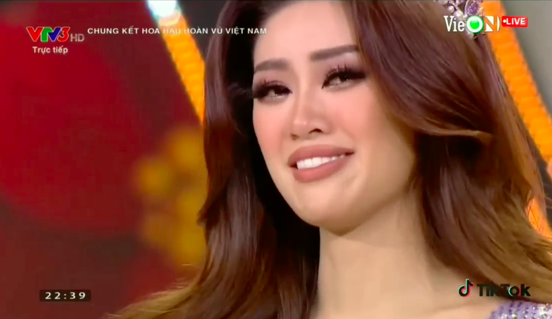 Hoa hậu Hoàn vũ Việt Nam: Giọng hát của Hoa hậu Khánh Vân gây xúc động trong phần Final Walk  - Ảnh 2.