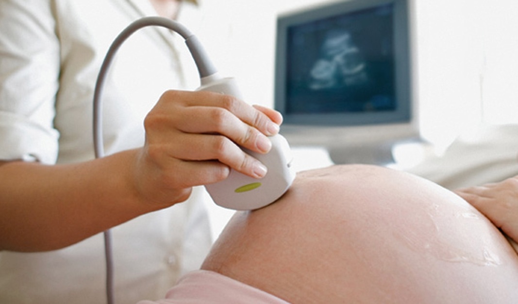 Mẹ bầu siêu âm nhiều lần liệu có ảnh hưởng tới thai nhi không và những điều cần lưu ý khi khám thai - Ảnh 2.
