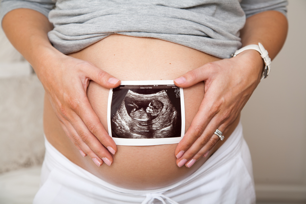 Mẹ bầu siêu âm nhiều lần liệu có ảnh hưởng tới thai nhi không và những điều cần lưu ý khi khám thai - Ảnh 1.