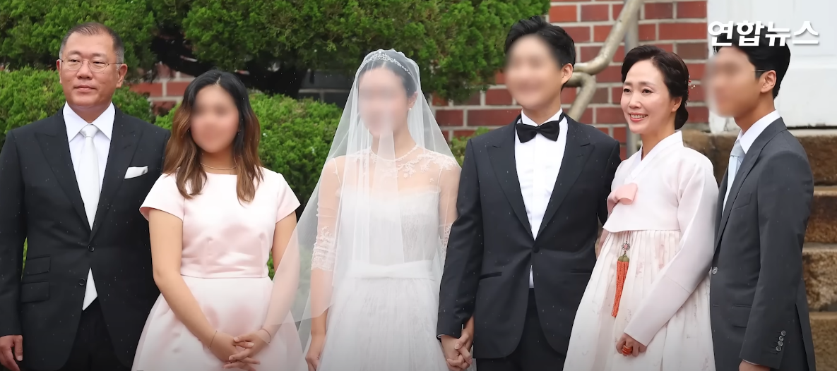 Giới tài phiệt Hàn Quốc tập trung tại đám cưới con gái &quot;ông trùm&quot; Hyundai, tiểu thư nhà Samsung xuất hiện bên cha với trang phục gây chú ý - Ảnh 3.