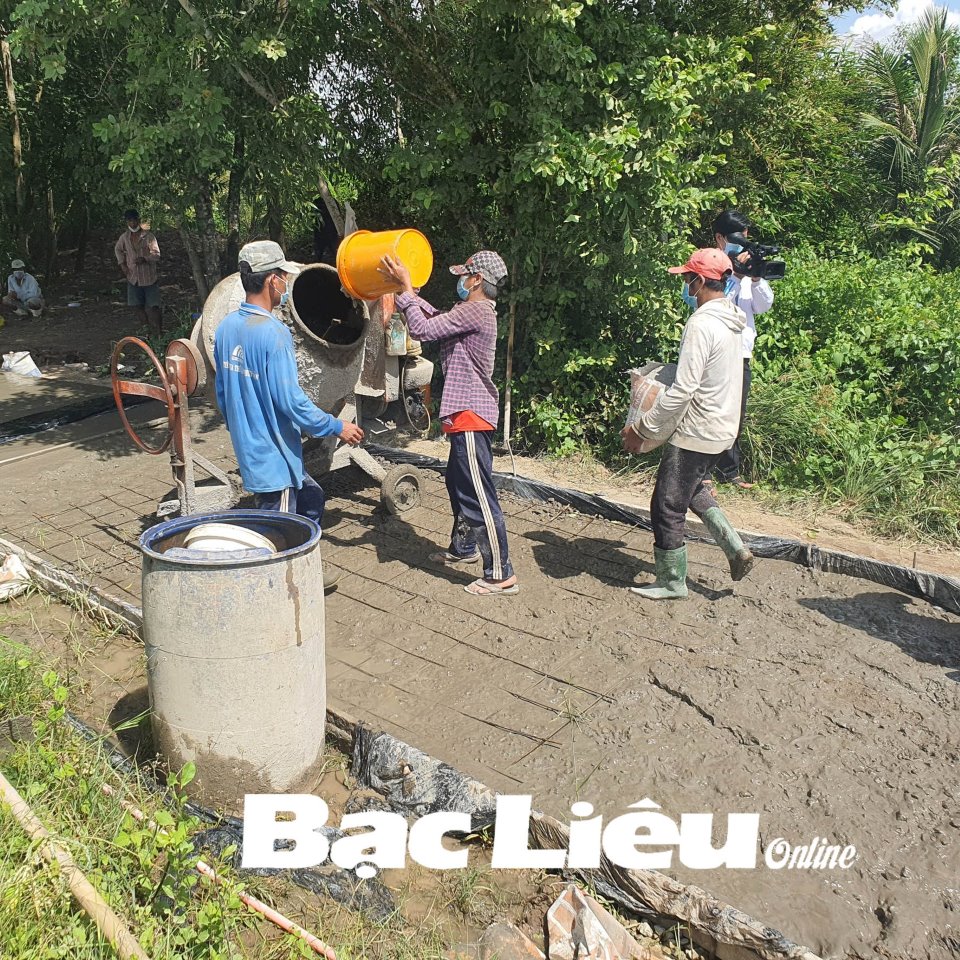 Đồng bào Khmer giữ gìn bình yên phum sóc - Ảnh 1.