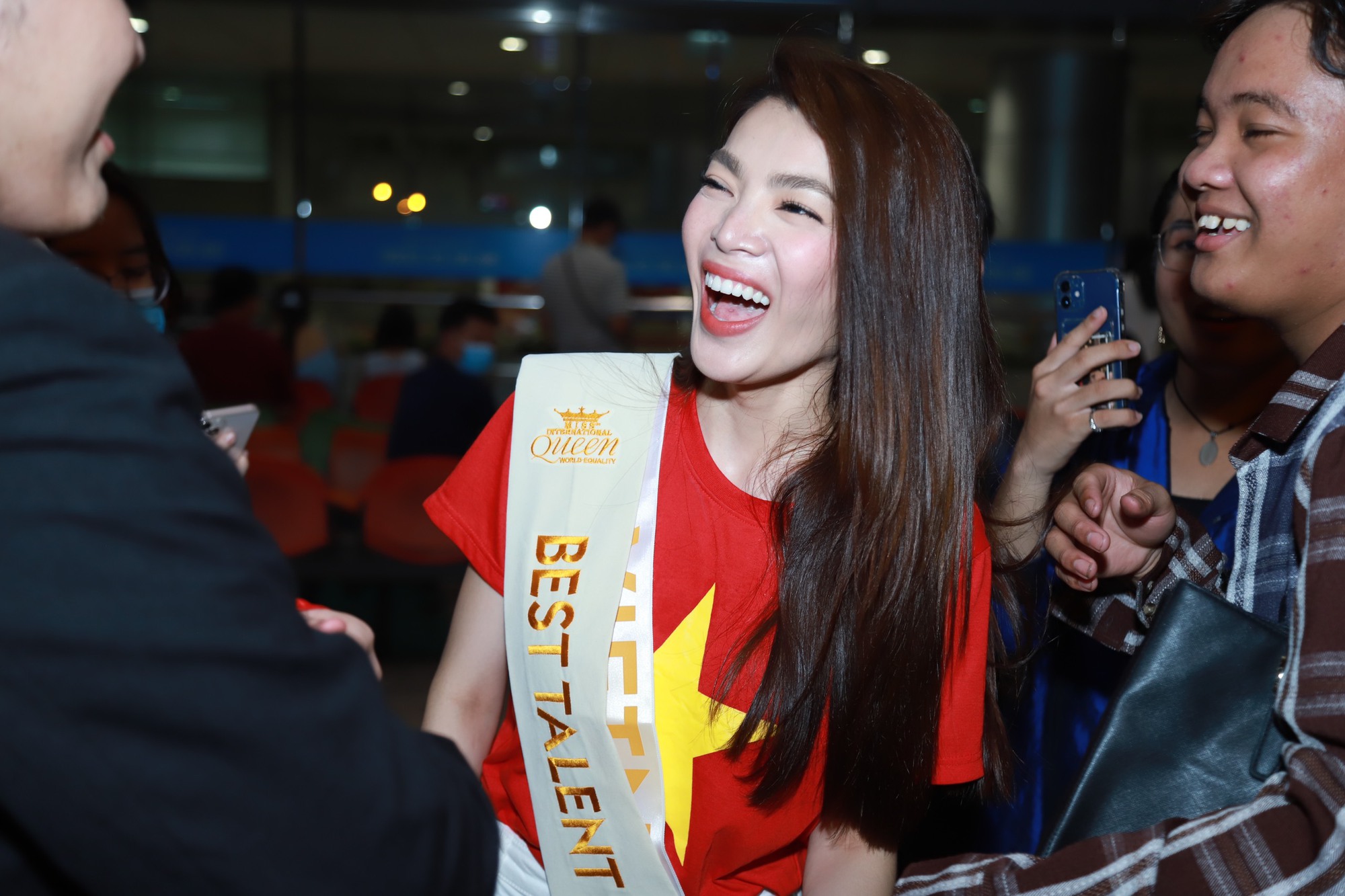 Trân Đài về Việt Nam sau thành tích Top 6 Hoa hậu Chuyển giới Quốc tế 2022 - Ảnh 6.