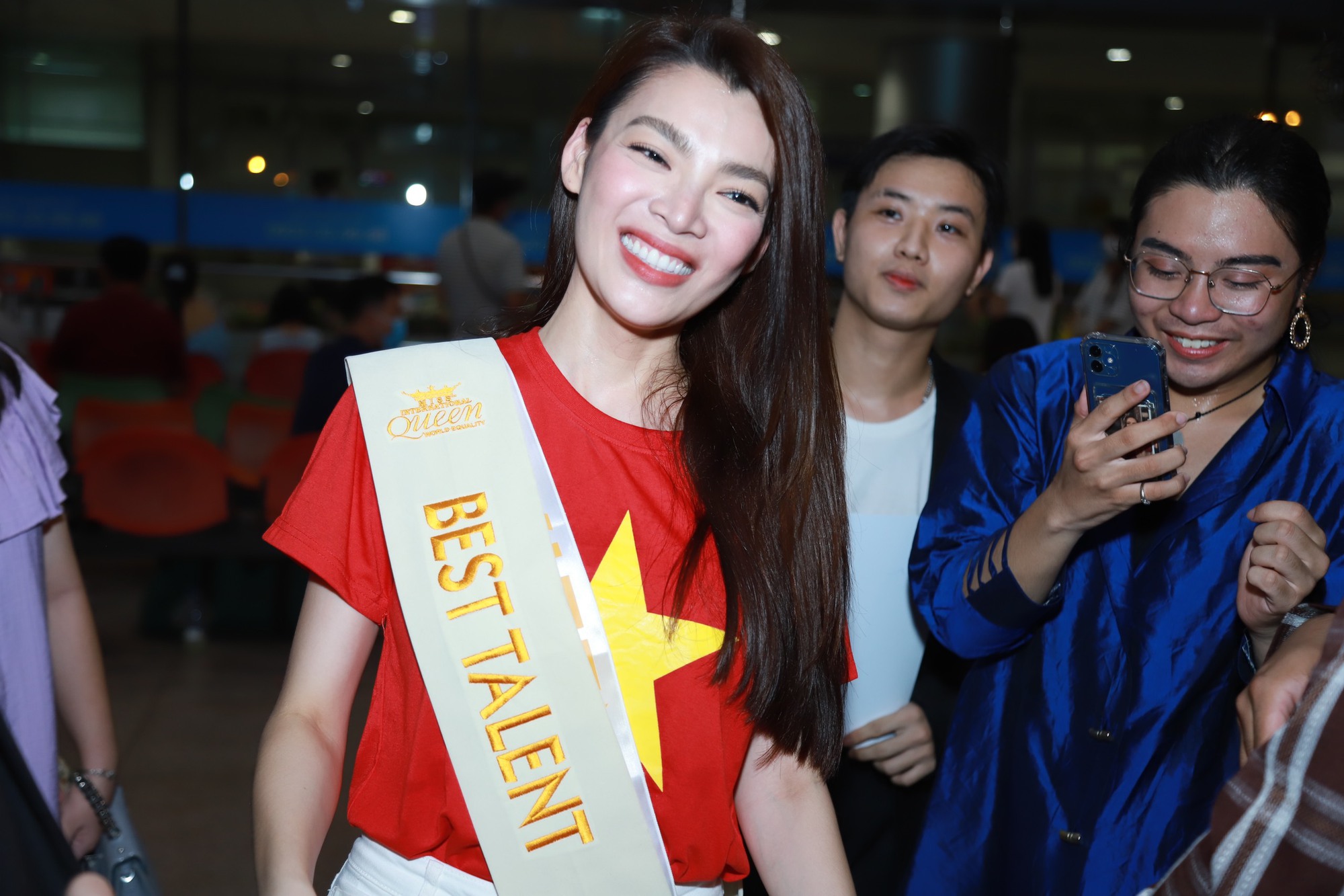 Trân Đài về Việt Nam sau thành tích Top 6 Hoa hậu Chuyển giới Quốc tế 2022 - Ảnh 4.