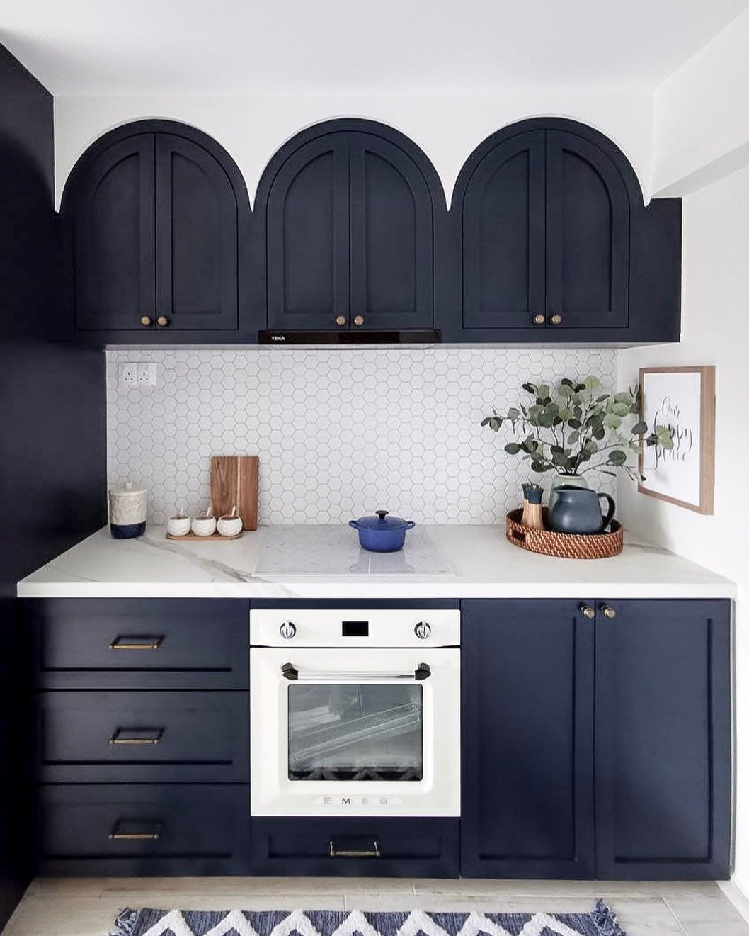 Biến hóa căn bếp gia đình từ phong cách đến không gian chỉ với gam màu xanh dương - Ảnh 13.