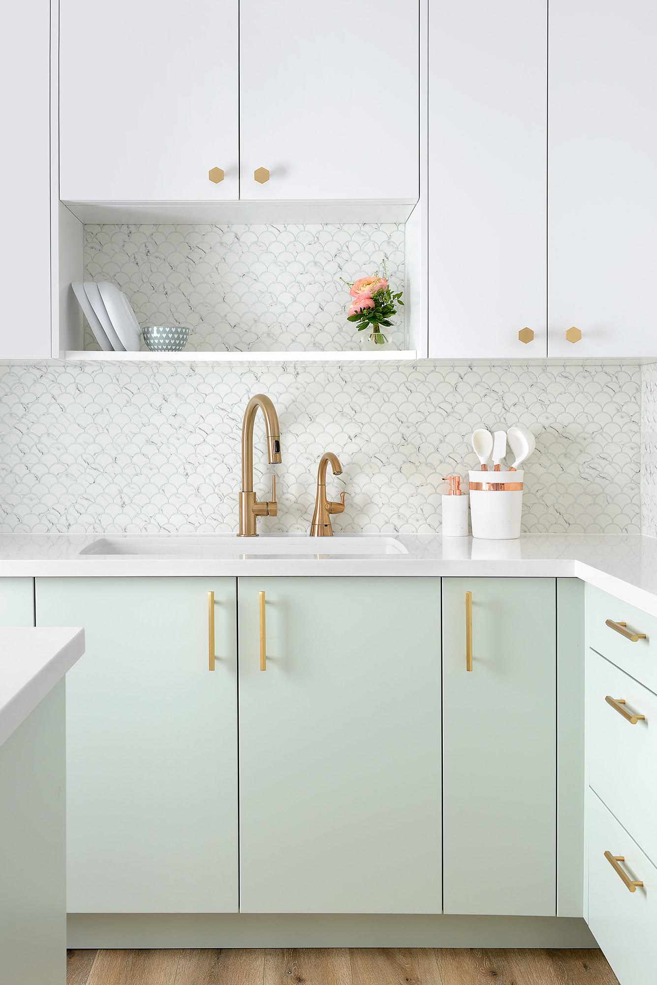 Trang trí nhà bếp bằng giấy dán tường dễ dàng, đơn giản và tiết kiệm rõ ràng so với dùng gạch ốp - Ảnh 6.