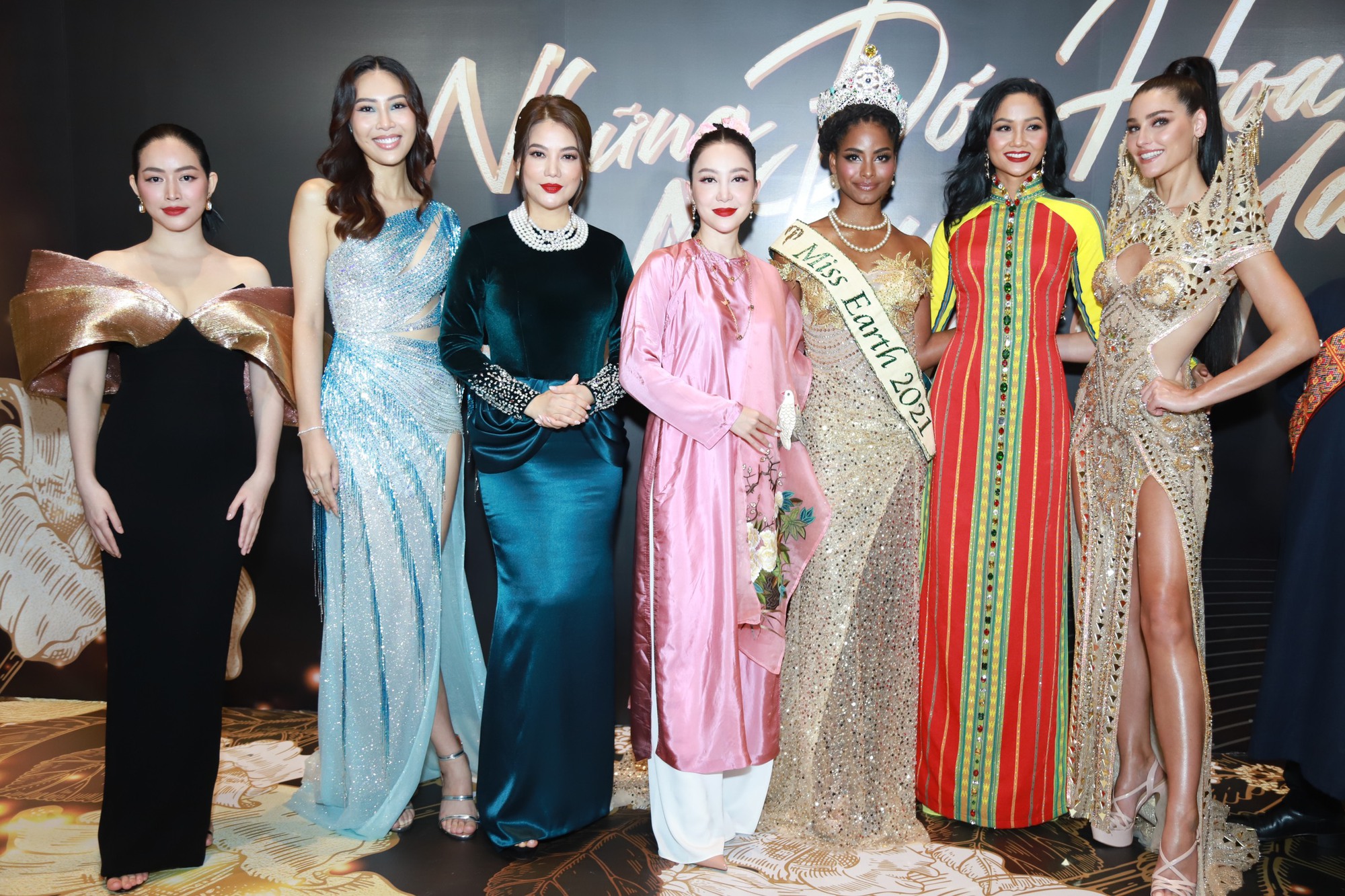 Thảm đỏ quy tụ dàn mỹ nhân đình đám Vbiz: H'Hen Niê đọ sắc bên hai Hoa hậu Trái đất - Ảnh 8.