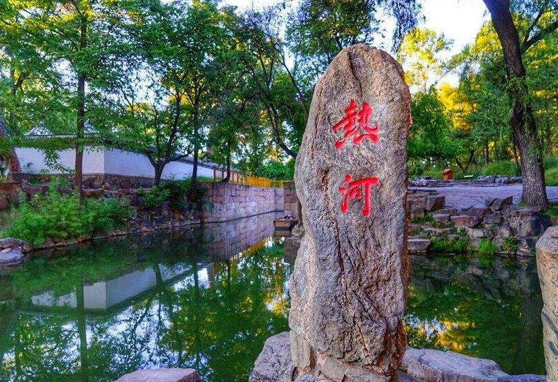Con sông ngắn nhất Trung Quốc: Chỉ dài 90m, tên mang nghĩa nóng hổi nhưng lại là nơi nghỉ mát của vua chúa và du khách thời nay - Ảnh 2.