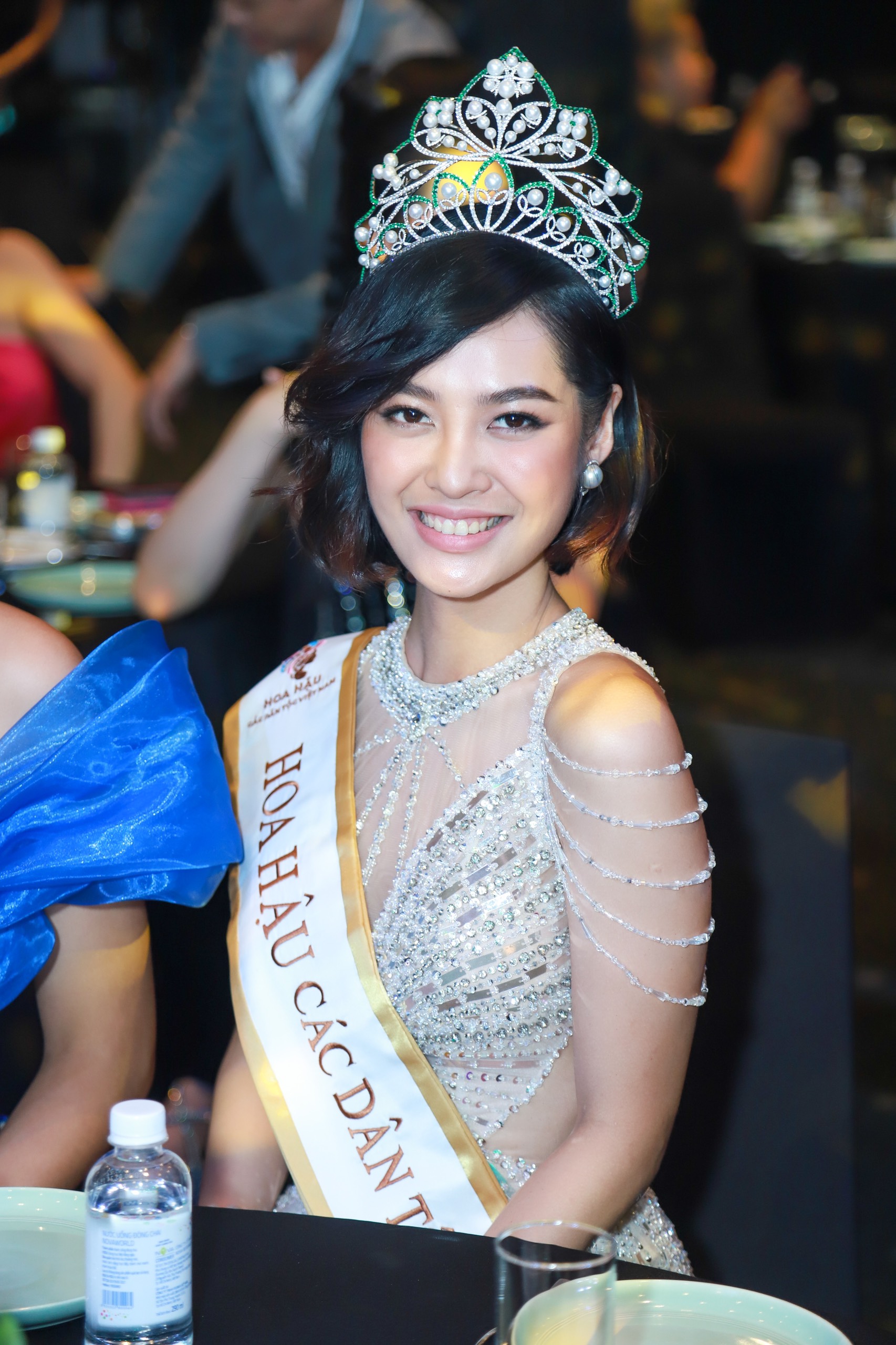 Sự kiện tâm điểm Vbiz hôm nay: Hoa hậu Nông Thúy Hằng mất quyền thi quốc tế, Á hậu 2 đại diện Việt Nam thi Miss Earth - Ảnh 6.