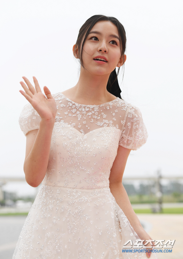 Dàn sao Hàn đọ sắc trên thảm đỏ Rồng Xanh Series: Nữ thần Han Hyo Joo kém sắc, YoonA gây sốt với màn khoe vóc dáng quyến rũ - Ảnh 9.
