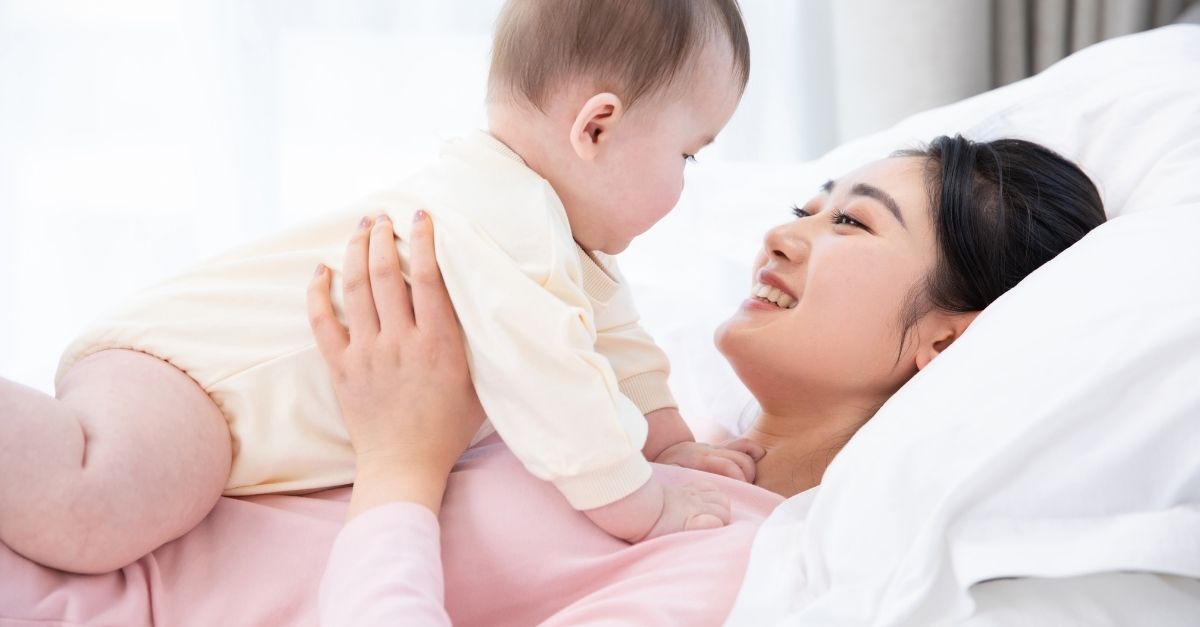 Muốn trẻ sơ sinh phát triển các giác quan, trở nên thông minh vượt trội và gắn kết tình cảm mẹ con, chị em hãy áp dụng TUYỆT CHIÊU này! - Ảnh 2.