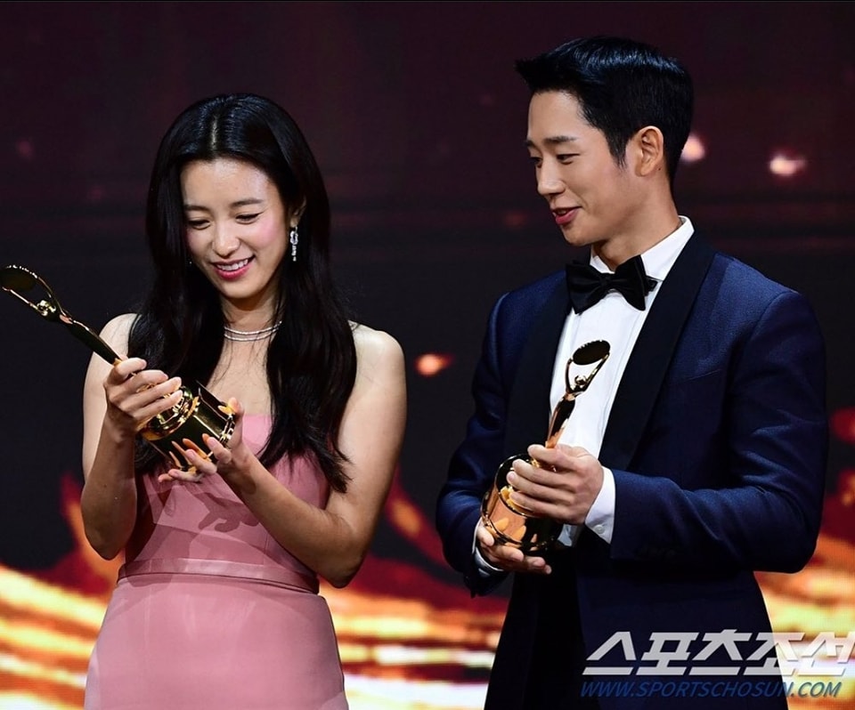 Jung Hae In lên top tìm kiếm vì vài giây mỉm cười tại lễ trao giải - Ảnh 3.