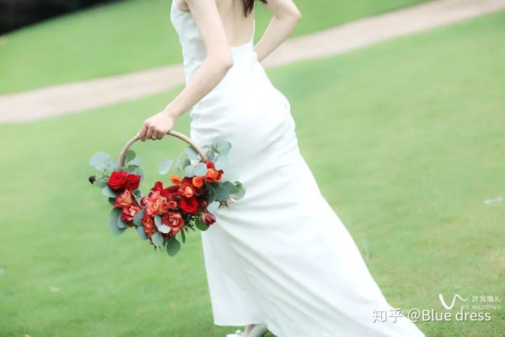 Đám cưới tiết kiệm cho 150 khách: Tông màu hoa đỏ rực gây ấn tượng và 4 lời khuyên đặc biệt của cô dâu! - Ảnh 6.