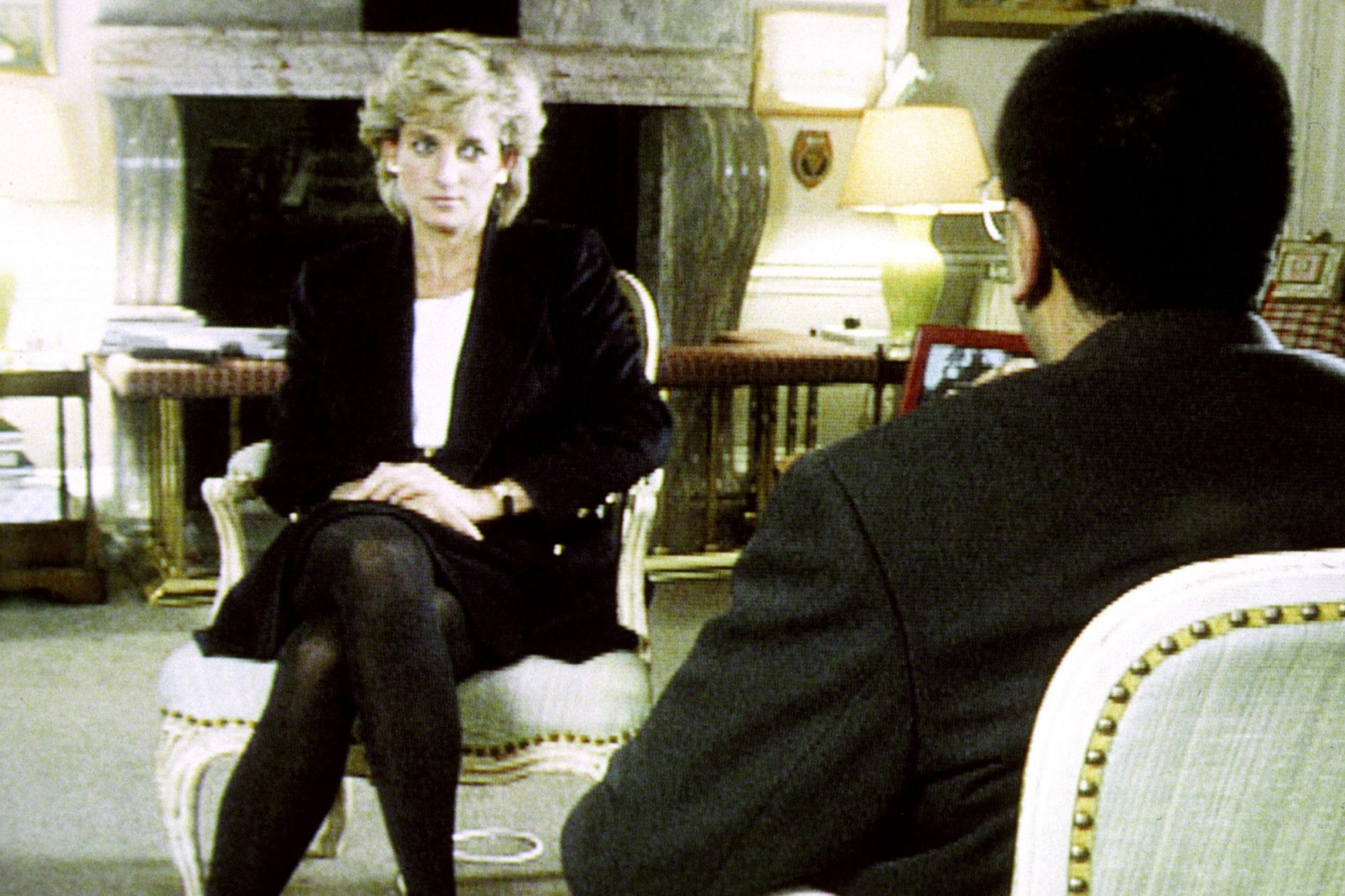Cựu bảo mẫu bị cáo buộc qua lại với Thái tử Charles khiến Công nương Diana bật khóc: Nhận lời xin lỗi sau hàng chục năm mang tiếng oan - Ảnh 4.