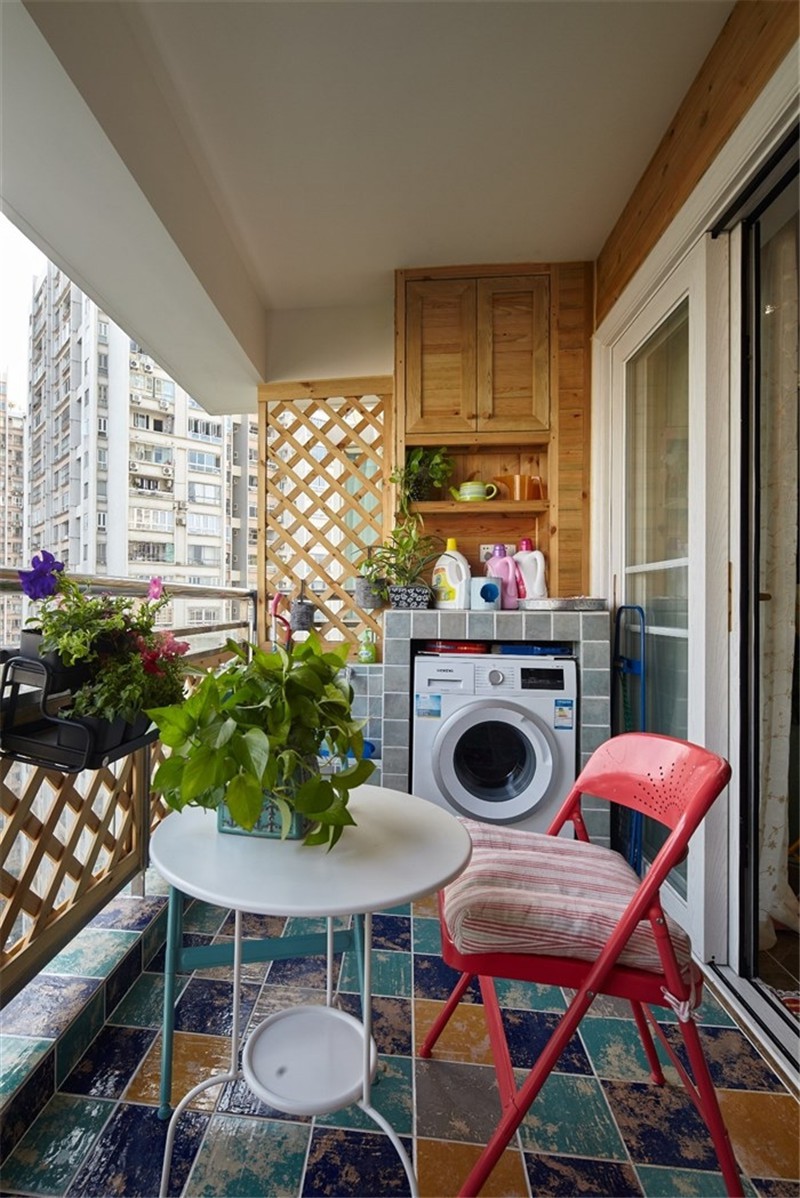 Tận dụng ban công làm nơi vừa thư giãn vừa để máy giặt, giải pháp siêu hay cho những người ở nhà chung cư - Ảnh 9.