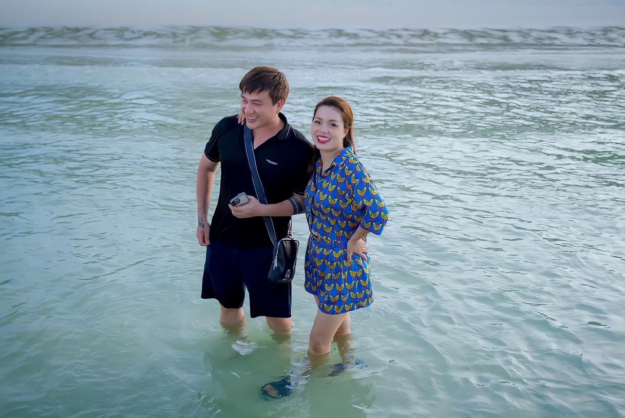 Ca sĩ Nguyễn Ngọc Anh tiết lộ về cuộc hôn nhân với nhạc sĩ Tô Minh Đức: Tôi không bao giờ cầm điện thoại của chồng  - Ảnh 1.