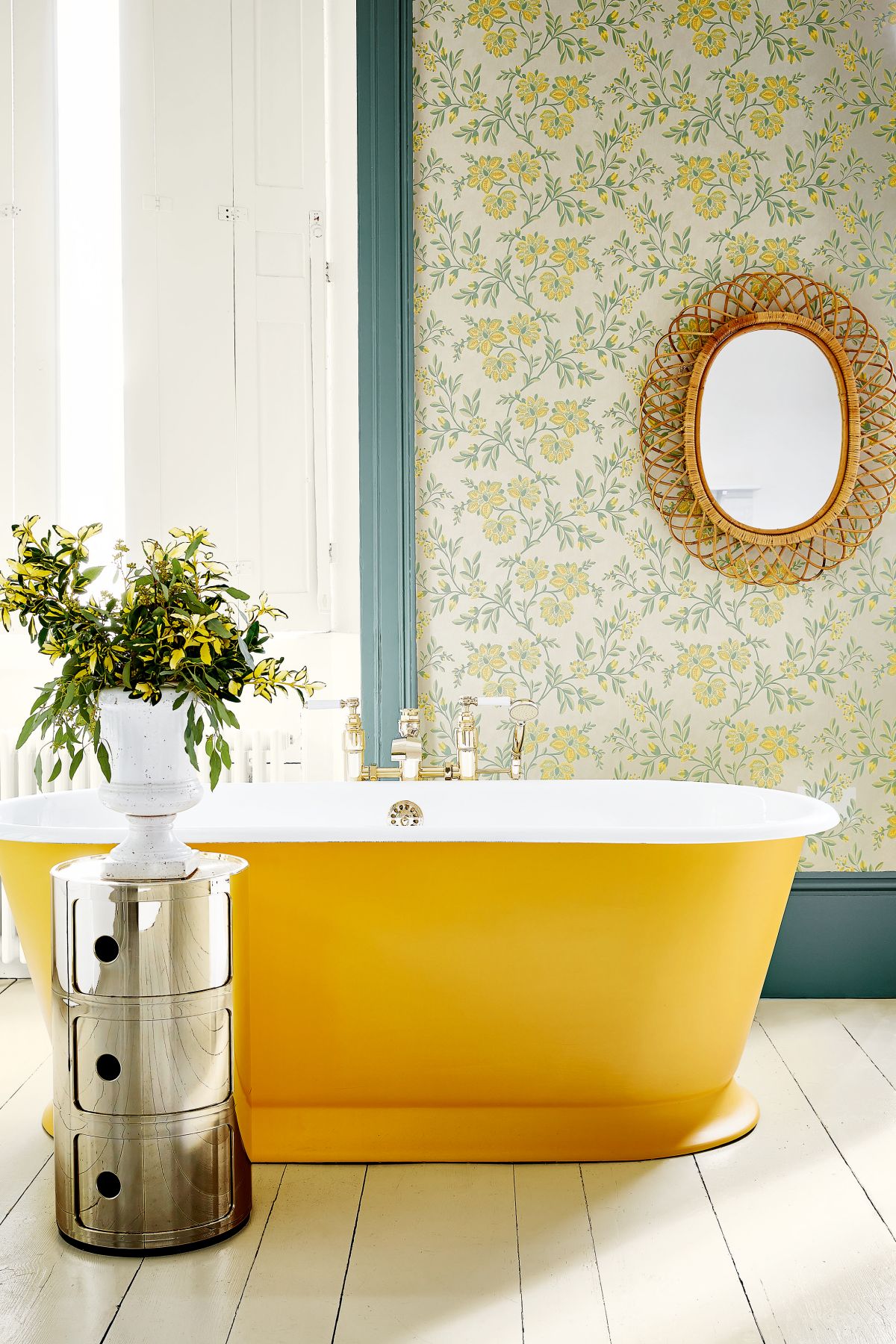 Bí quyết cho căn phòng tắm luôn tươi sáng, sinh động là bổ sung gam màu vàng nắng - Ảnh 9.