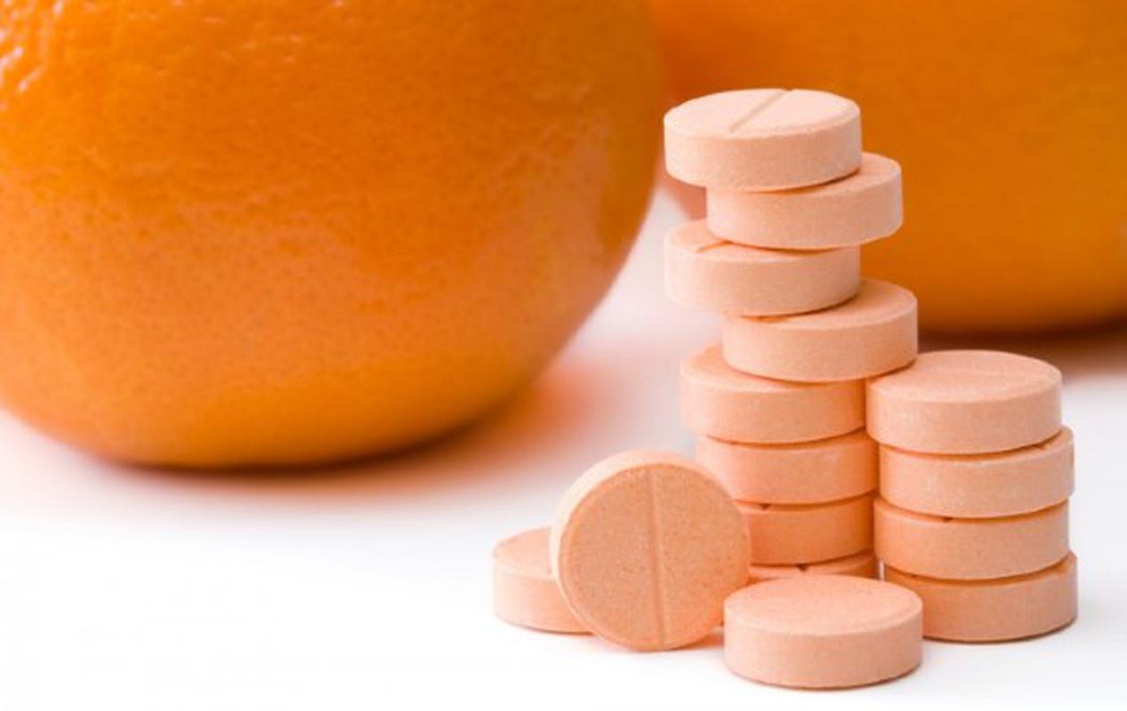 Phụ nữ uống vitamin C để tăng sinh collagen thường mắc phải 3 sai lầm, rất dễ bị sỏi thận - Ảnh 3.