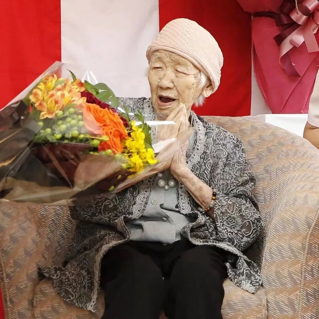 Được hỏi về bí quyết sống trường thọ, cụ bà cao tuổi nhất thế giới mỉm cười trả lời: Uống Coca! - Ảnh 11.