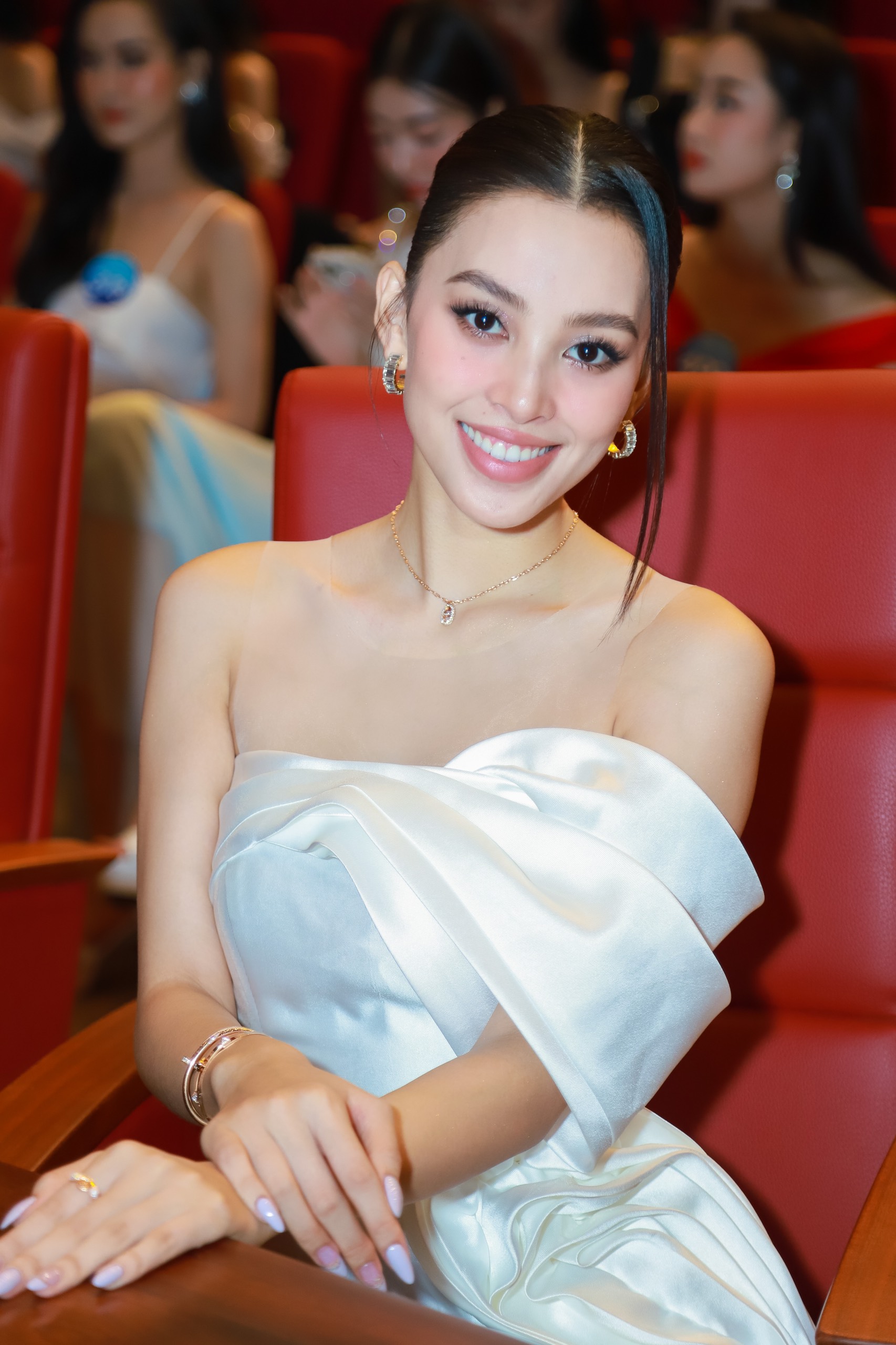Đương kim Hoa hậu Thế giới đọ sắc bên dàn Hoa - Á hậu Việt Nam trước thềm chung kết Miss World Vietnam 2022 - Ảnh 7.