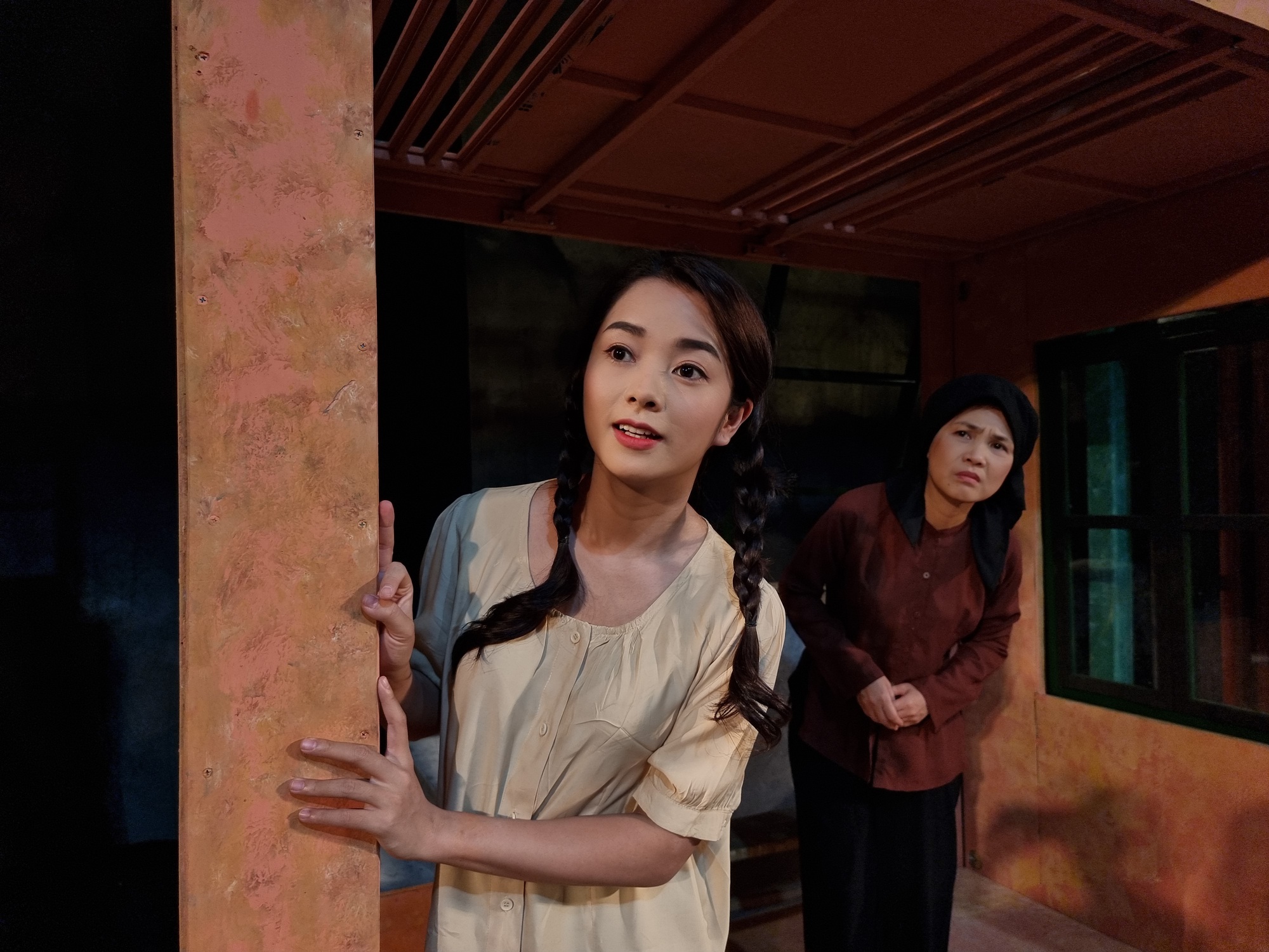 Không chỉ tình tứ trên phim, Thanh Sơn - Lương Thu Trang còn cực đẹp đôi trên sân khấu       - Ảnh 9.