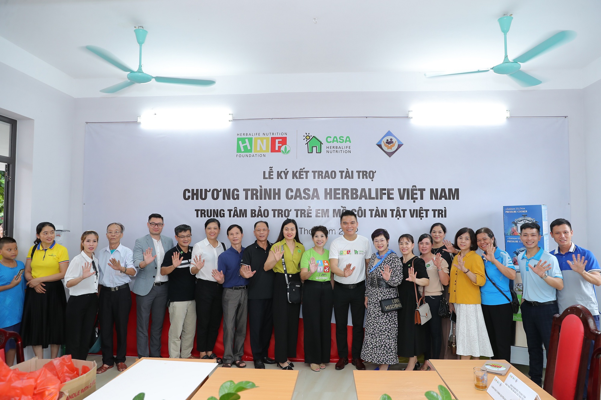 Herbalife Việt Nam hỗ trợ dinh dưỡng lành mạnh cho trẻ em có hoàn cảnh khó khăn tại Trung Tâm Bảo Trợ Trẻ Mồ Côi Tàn Tật Việt Trì - Ảnh 2.