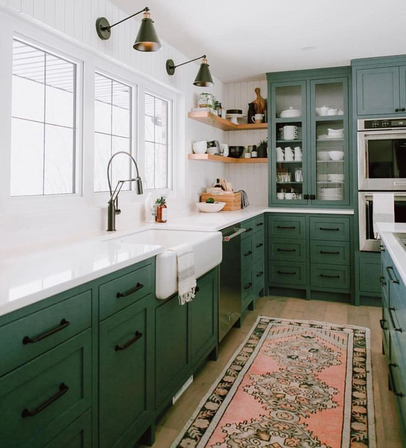 Từ nhẹ nhàng đến sang trọng, đây là những thiết kế nhà bếp với gam màu xanh lá khiến bạn không chê vào đâu được - Ảnh 11.